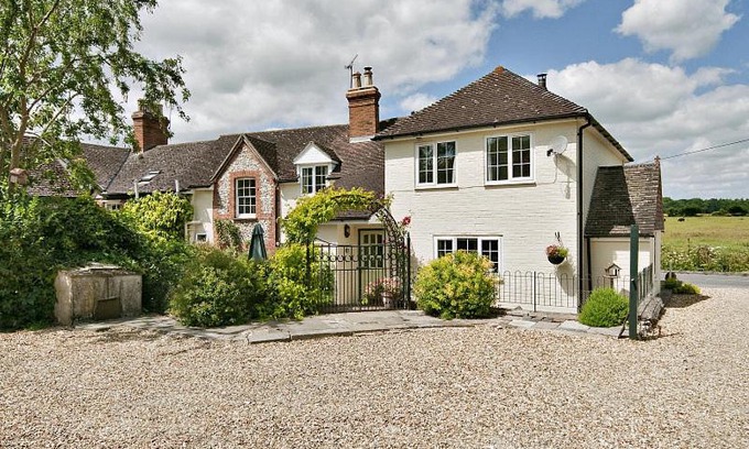 Appleshaw Bed & Breakfast | Cleaver Cottage