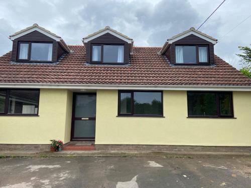 Lulsgate Bottom Bed & Breakfast | Cleeves Cottage