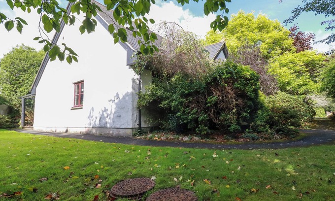 St Wenn Cottage | CLEMATIS - LODGE 16, family friendly, with a garden in Wadebridge