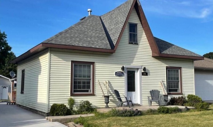 Southampton House | Clemens' Cottage, a charming 3-Bed Historic Home in Central Southampton