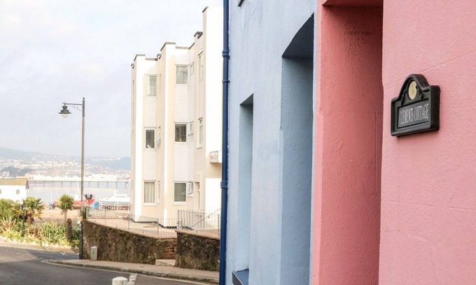 Roundham Cottage | CLEMENTS COTTAGE, pet friendly, character holiday cottage in Paignton