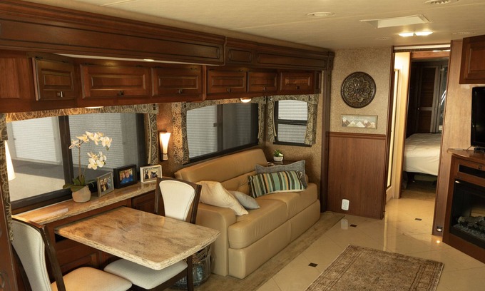 Pendleton House | Clemson Football Games! We have a beautiful class A coach that’s minutes away!
