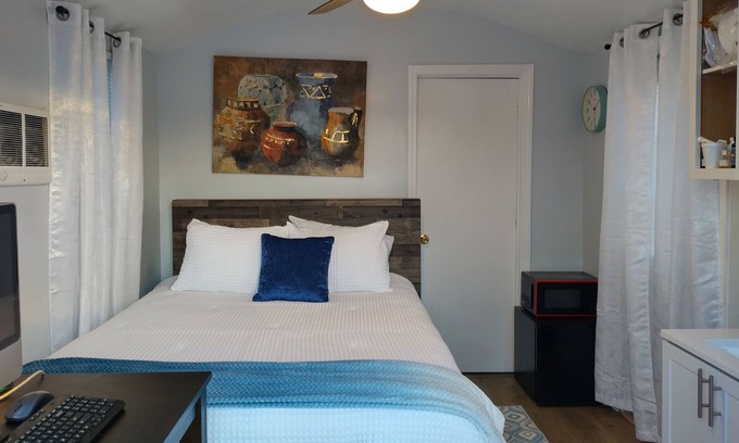 Ronda Cabin | Cleo's Village, Blue Ridge Mountain Tiny House Village Cabin by Redawning