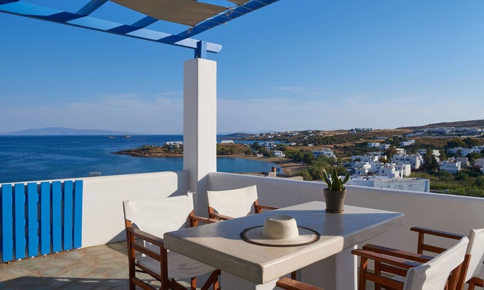 Piso Livadi Apartment | Cleopatra Seaside Homes Paros