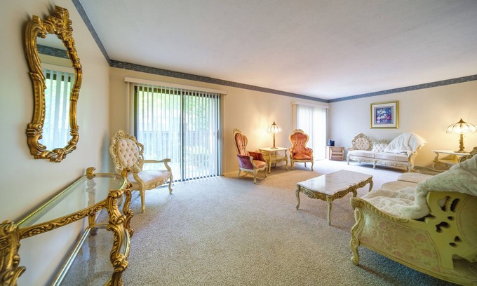 Richmond Heights Condo | Cleveland Area Retreat Near Lake Erie
