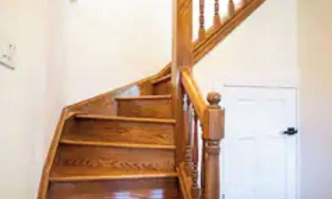 Detroit - Shoreway House | Cleveland Blue House