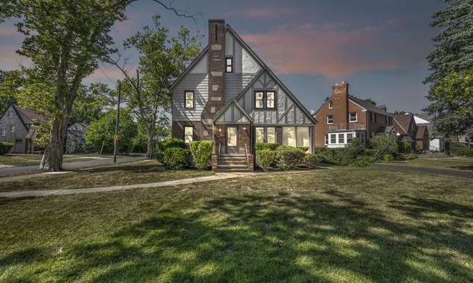 Cleveland Heights House | Cleveland Heights Retreat, Sleeps 12, 4BR, 3BA, Near University Heights