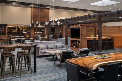 Warrensville Heights Hotel | Cleveland Marriott East