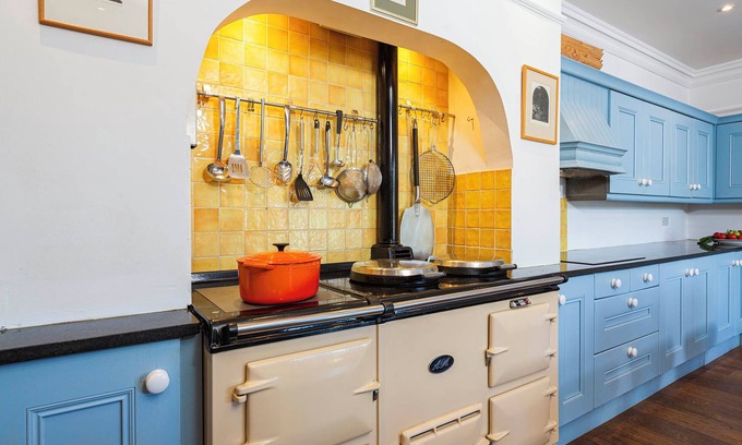 Brixham House | CLIFF COTTAGE, family friendly, with a garden in Galmpton, Torbay