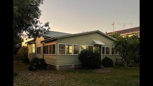 Noraville House | Cliff Cottage - Noraville