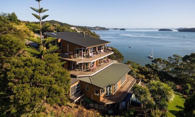 Opua Hotel | Cliff Edge by The Sea