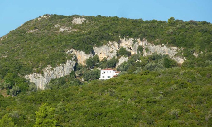 Kali Vrysi House | Cliff House: Unique, contemporary villa with guesthouse, breathtaking sea views