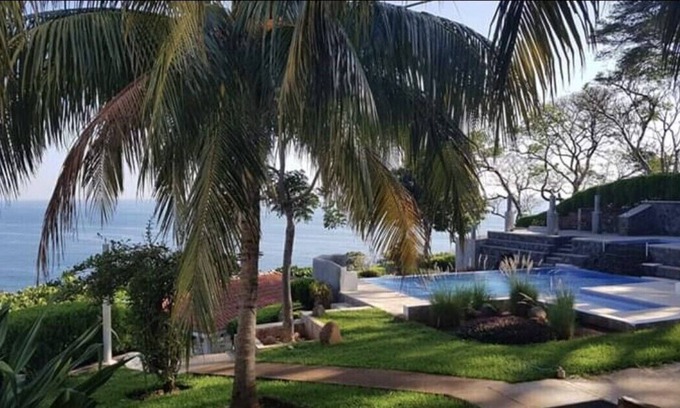 Playa San Diego House | CLIFF SIDE , BEACH FRONT PARADISE!!! Private beach & 35min drive to El Tunco