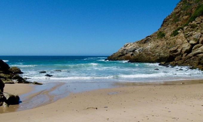Victoria Bay Villa | Cliff Top House No.8 (Sleeps 4, 2 Bedrooms)