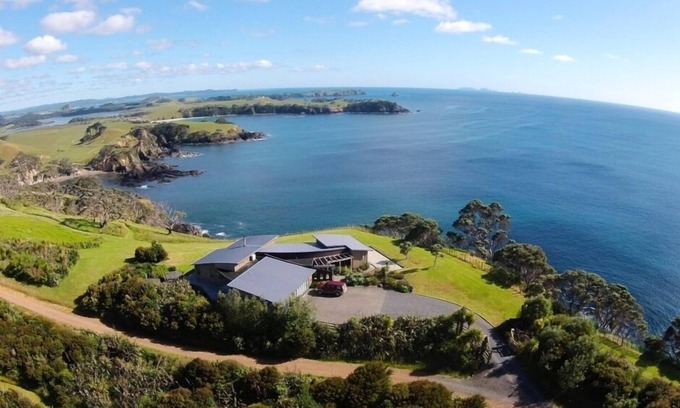 Taiharuru House | Cliffhouse, Taiharuru, Northland