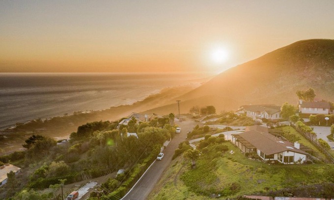Western Malibu House | Cliffridge by AvantStay