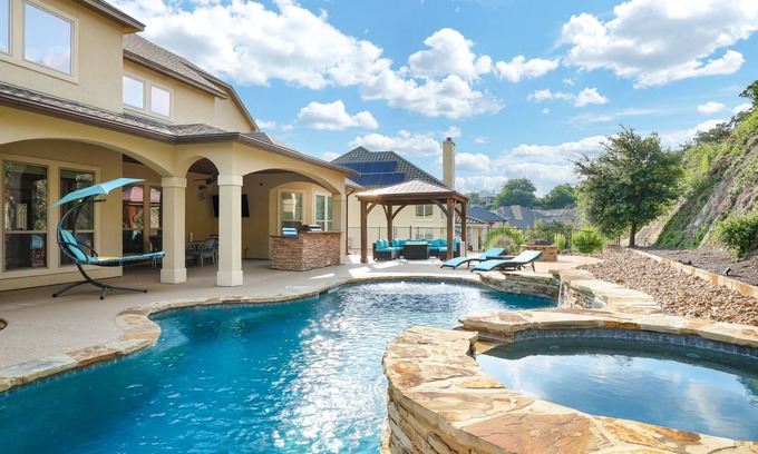 Wetmore House | Cliffside - A Birdy Vacation Rental