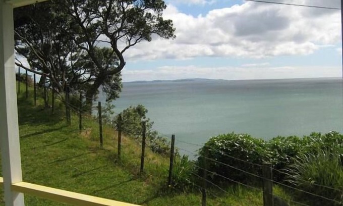 Red Beach House | Cliffside Cottage Red Beach