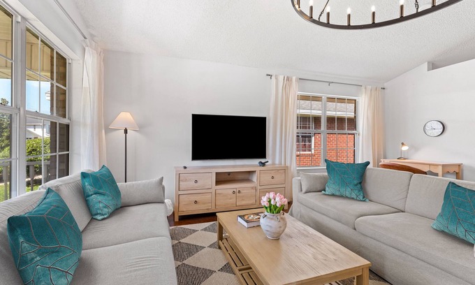 Westside House | Cliffside Hideaway Cottage ~ 4 Bed ~ Pool ~ Family