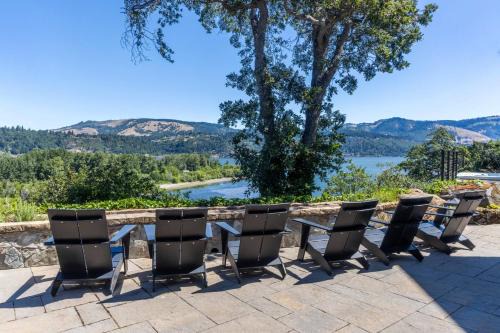 Hood River House | Cliffside Oasis home