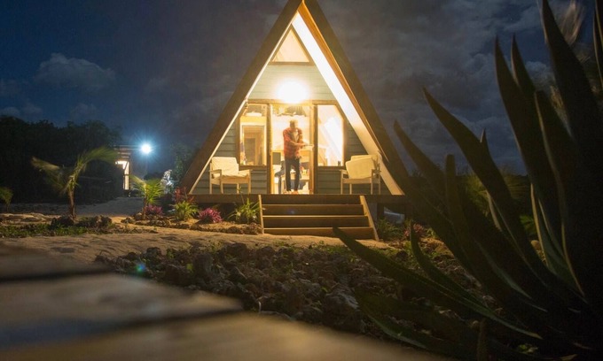 Gregory Town House | Clifftop bungalow with beautiful ocean views