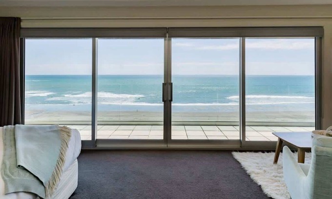 Oakura House | Clifftops - oceanfront retreat in Oakura Beach