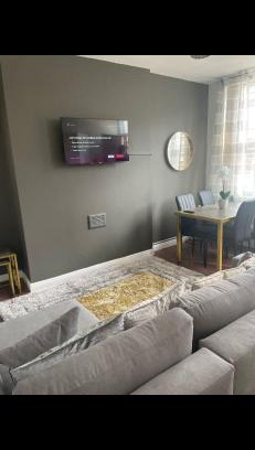 Harehills Apartment | Clifton Home - Newly Refurbished - Free WiFi and Parking- Near City Centre