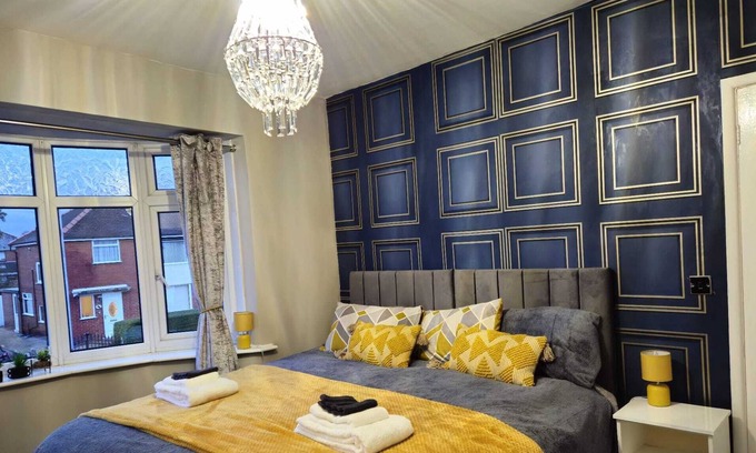 Preston House | Clifton House, for tourism, Contractors, Relocation, Free Parking, Free Wi-Fi