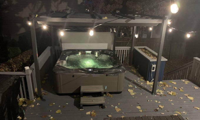 CUF House | Clifton Scenic Lodge 3BR 2BA: Private Hot Tub, Spacious Patio, Offstreet Parking