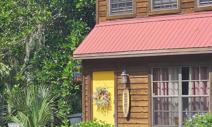 Florida South Atlantic Coast Cottage | Clinch Lake Cottage - Swimming, Bass Fishing, Birdwatching AND Pet Friendly