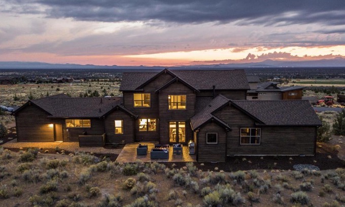 Powell Butte House | Clint by AvantStay