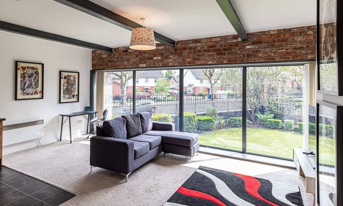 Warrington Condo | Clock Towers, Stockton Heath, Warrington, Parking, Wifi
