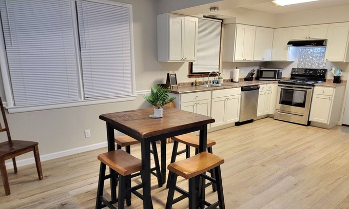 Mobile House | Close 2 USA College, Tennis & Golf. 45 to Beaches, Close to Downtown. Spacious
