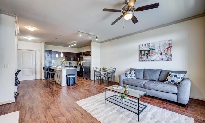 South Main Apartment | Close 411
