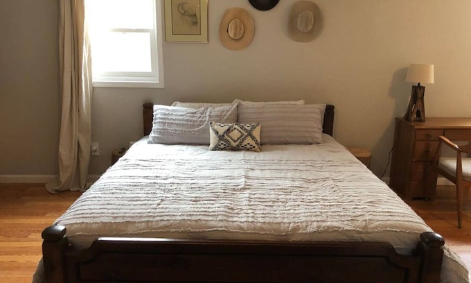 Cheyenne Apartment | Close - in Rural Studio - Great Star-gazing!
