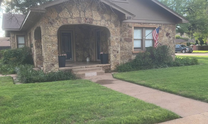 Merkel House | Close to Abilene and Sweetwater Marvelous 3 bdrm with pool.