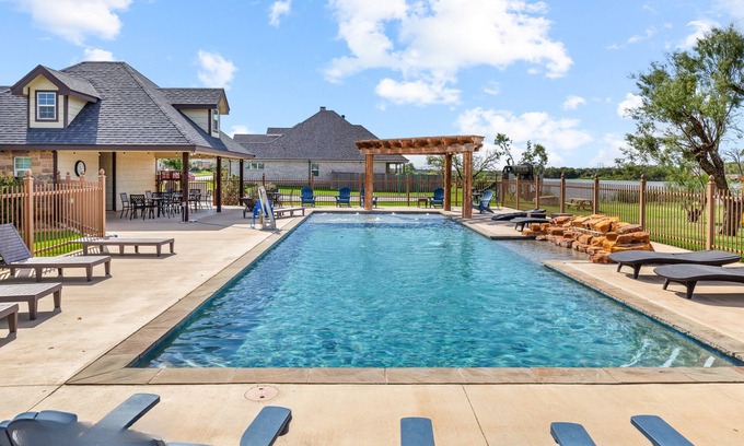 Abilene House | Close to ACU ~ Sleeps 8 ~ Summer Deals ~ Sparkling Clean ~ Dogs OK ~ 5 Stars