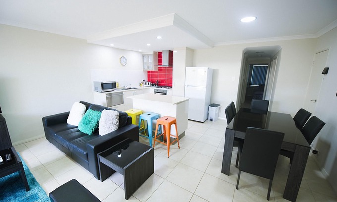 Midland Apartment | Close to Airport, Shops, Hospital & Transport - FREE WiFi - Netflix - Stan - Apple TV - Hospital - Swan Valley - Perth Hills - FIFO - Shops - Train - Airport