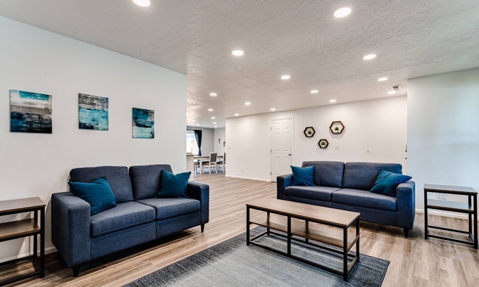 Harlow House | Close to Autzen, Hayward, & Hospitals