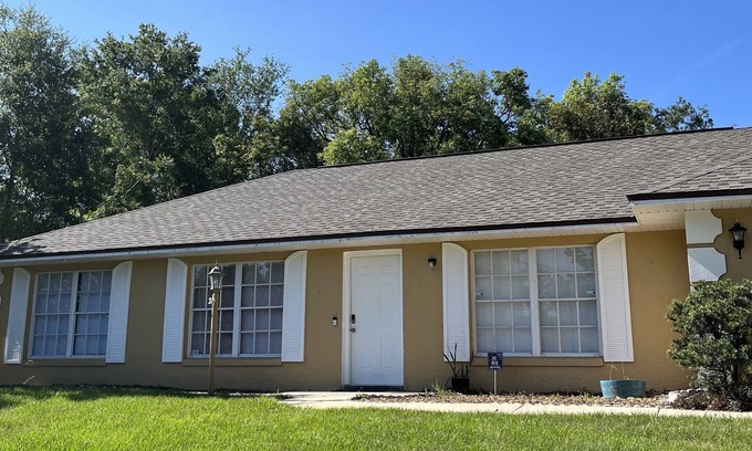 Deltona Lakes House | Close to beach 30 min and Disney 45 min