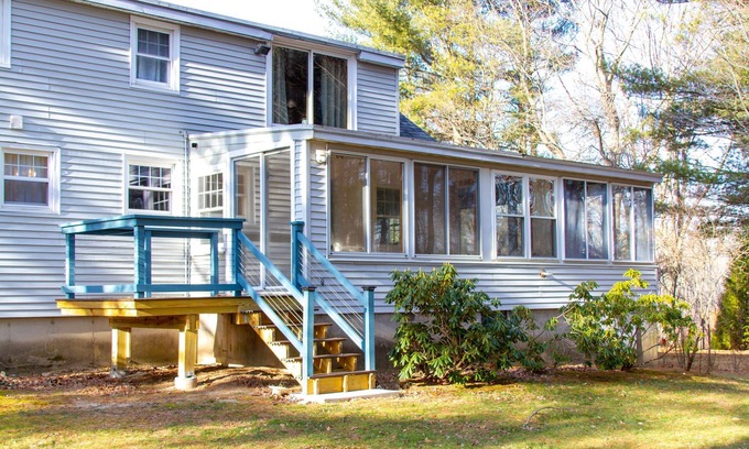 Wolfeboro House | Close to Beach, Downtown, Hiking & more! Outdoor sauna available to add!