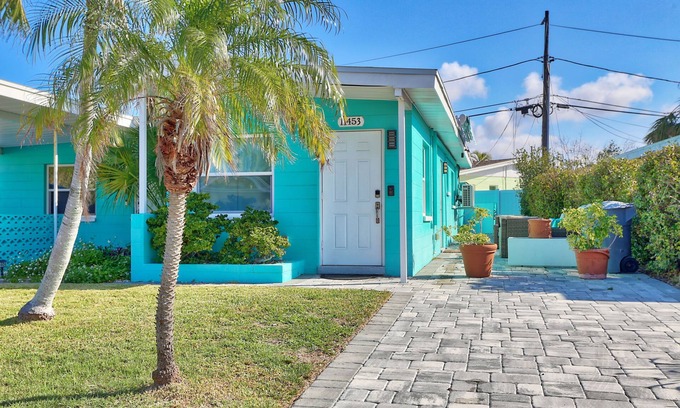 Capri Isle House | 🌴 Close To Beach ☀ Shore Thing Duplex 🐬 Easy Island Access