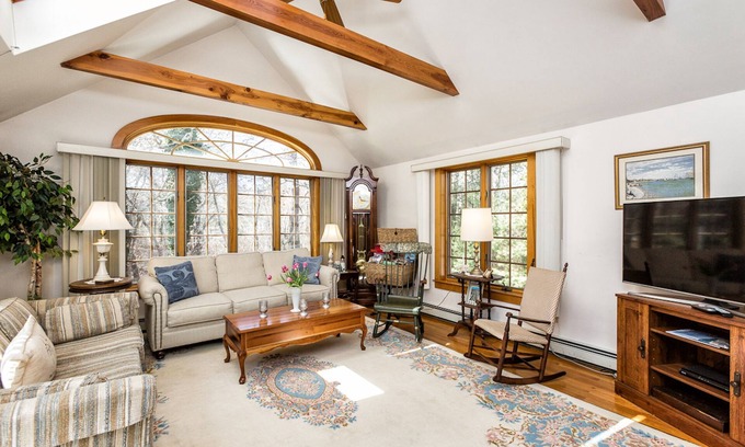 Yarmouth Port House | Close to Beaches, Bay Sunsets, Whale Watches, Cape Playhouse, Kid Fun, Fine Food