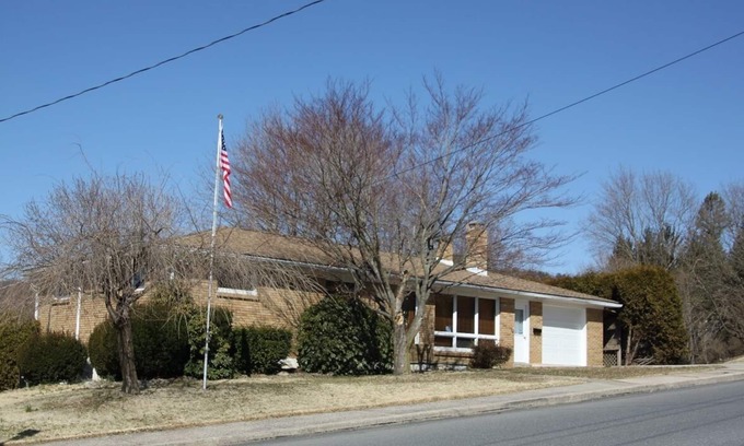 Lehighton House | Close to Blue Mountain, Jim Thorpe, and Beltzville Lake