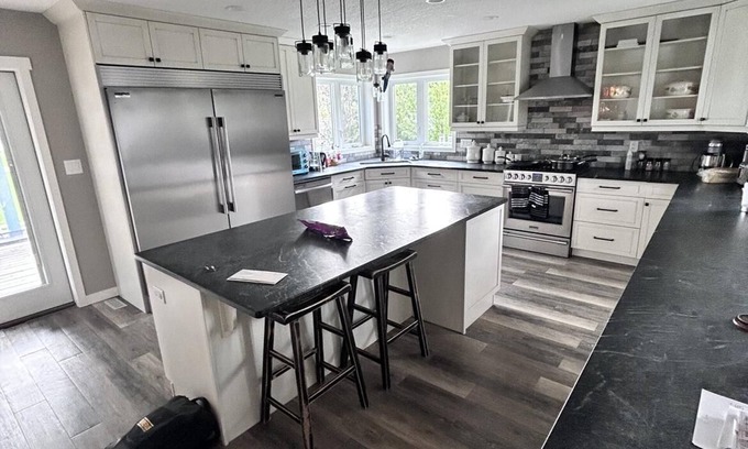 Erskine House | Close to Buffalo lake