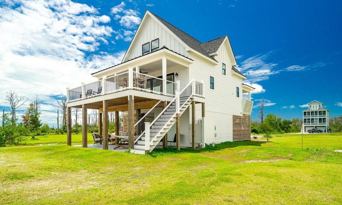 Marshallberg House | Close to Cape Lookout, Harker’s Island, Beaufort, & Cedar Island Ferry. Sleeps 6