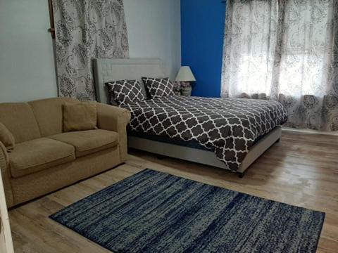 East Kildonan House | Close to center