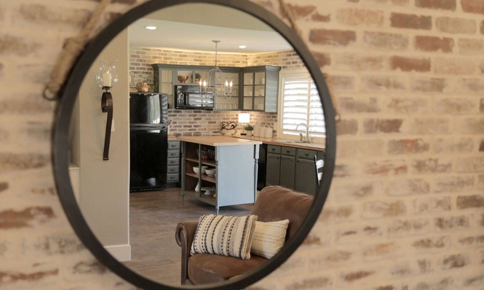 Bedford House | Close to DFW airport, sport venues, steps to running/bicycling trail & shopping