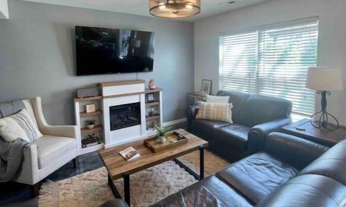 Council Bluffs House | Close to Downtown Omaha and Interstate.
