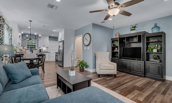 Brenham House | Close to Downtown Brenham